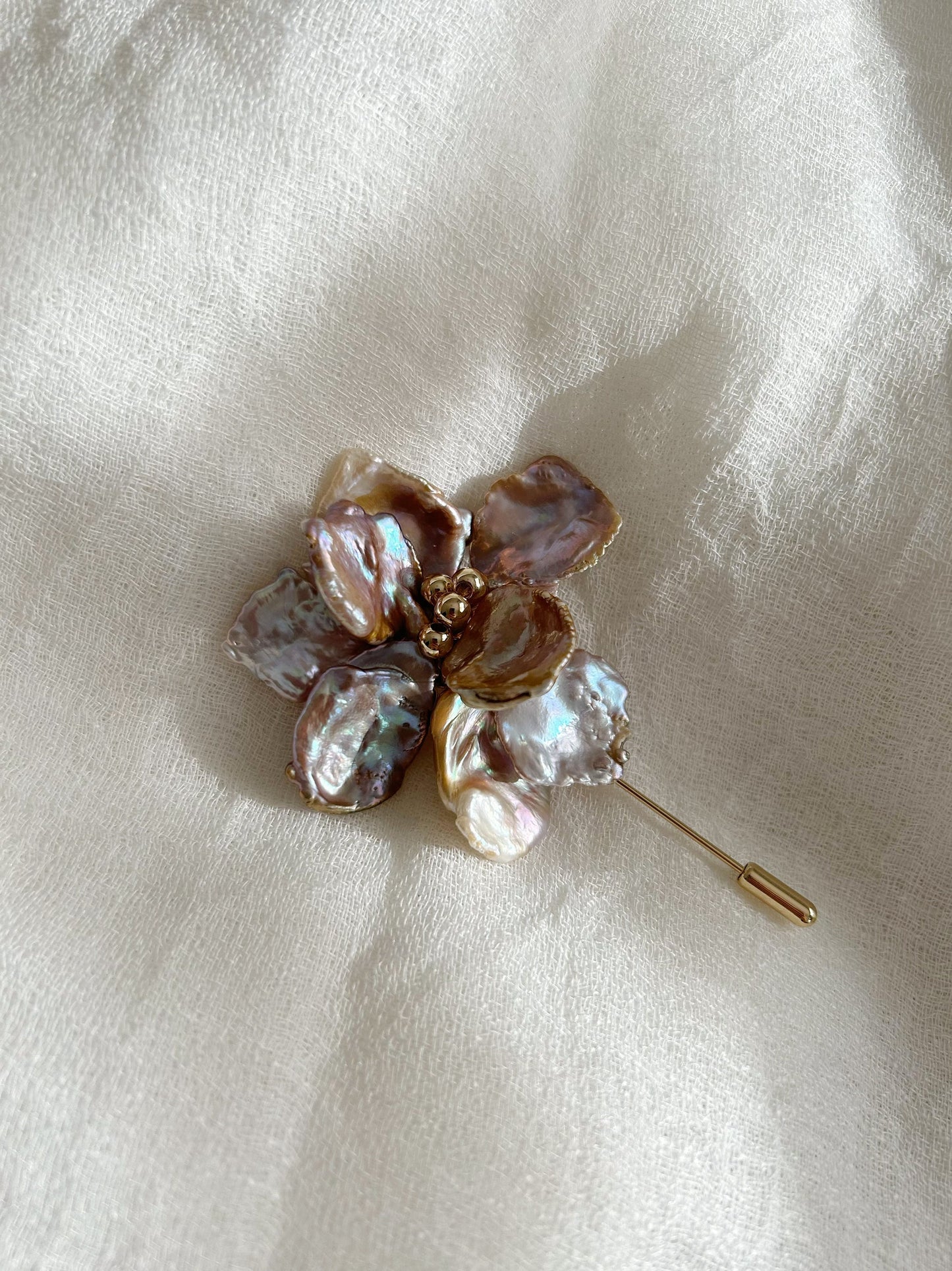 Flower pearl brooch, Camilla brooch, wedding brooch