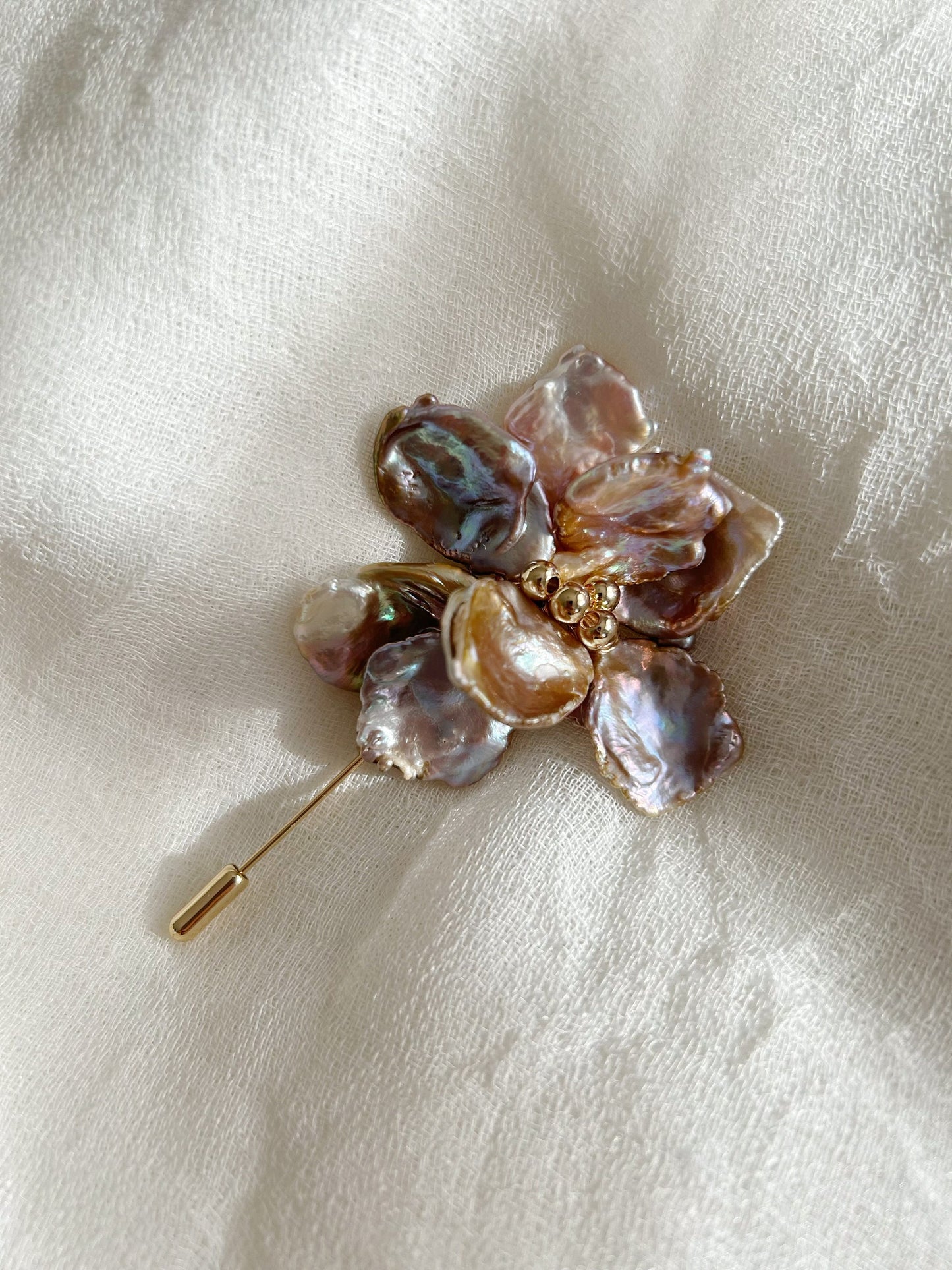 Flower pearl brooch, Camilla brooch, wedding brooch