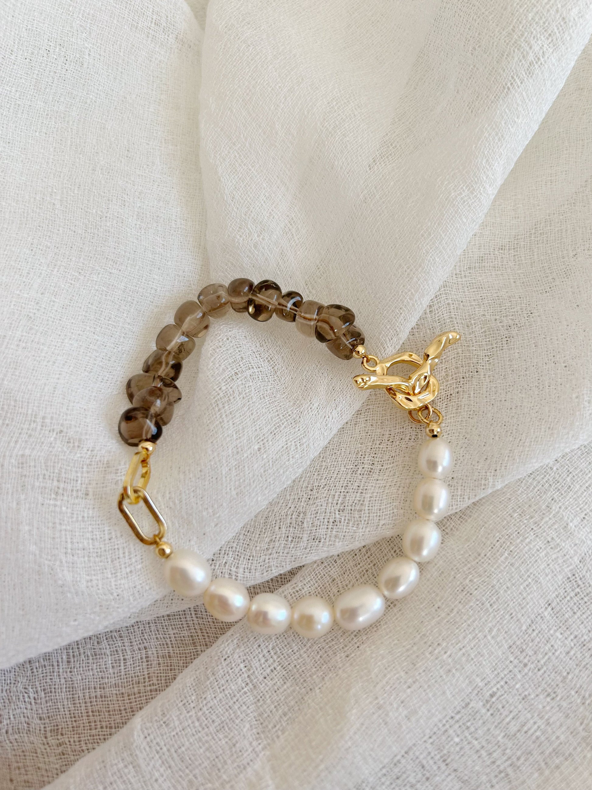 Dainty smoky quartz bracelet, elegant freshwater pearl bracelet, Half gemstone half pearl bracelet