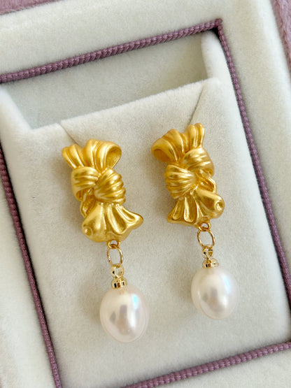 Unique knot pearl earrings, Alluvial gold earring, Freshwater Pearl earrings, gold plated earrings