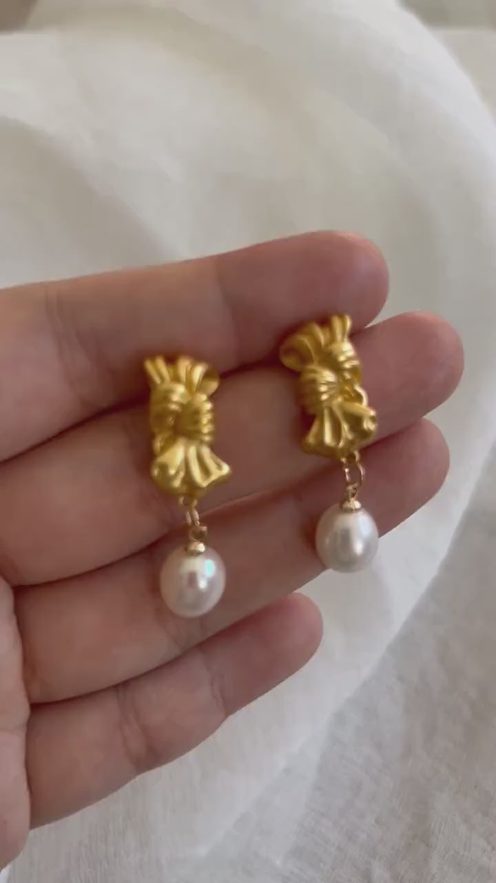 Unique knot pearl earrings, Alluvial gold earring, Freshwater Pearl earrings, gold plated earrings